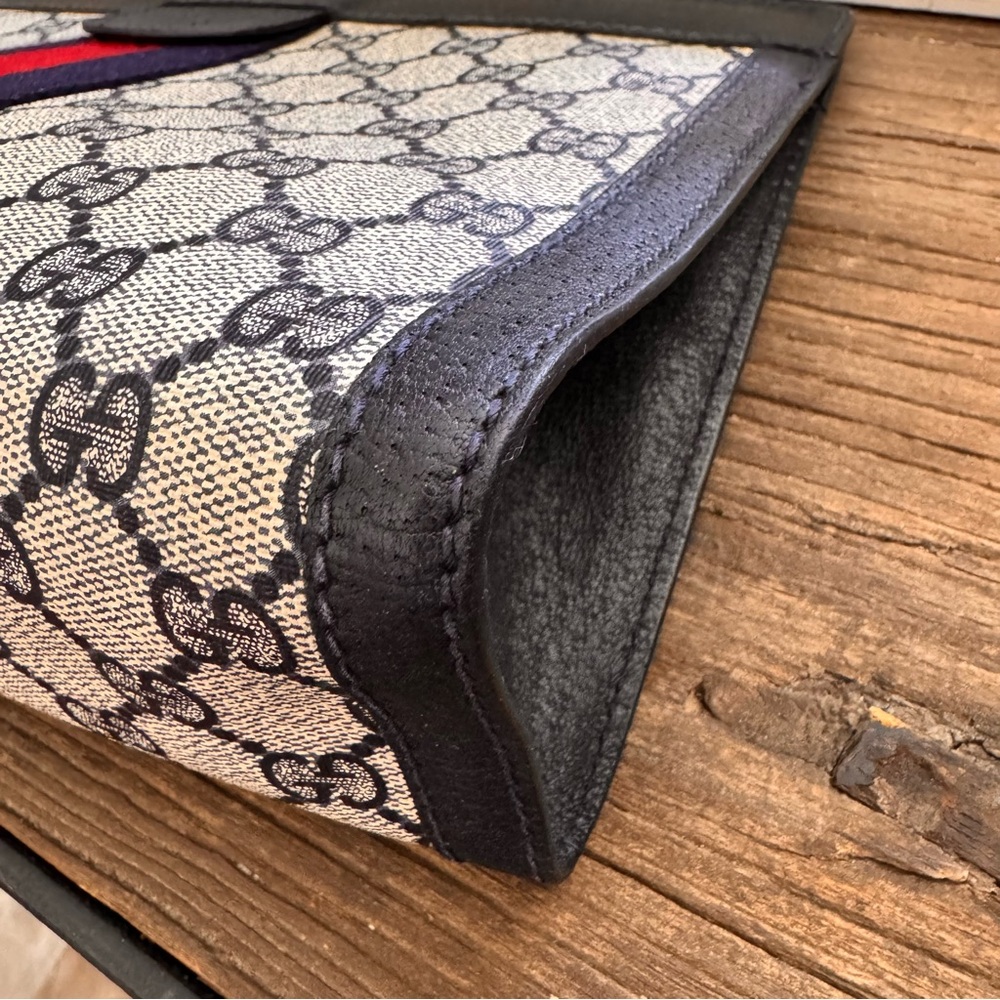 Authentic GUCCI GG Monogram Supreme Vintage Clutch – Navy Blue - Picture 10 of 14